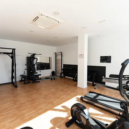 Luxury Escape With Pools, Gym & Sauna Daire