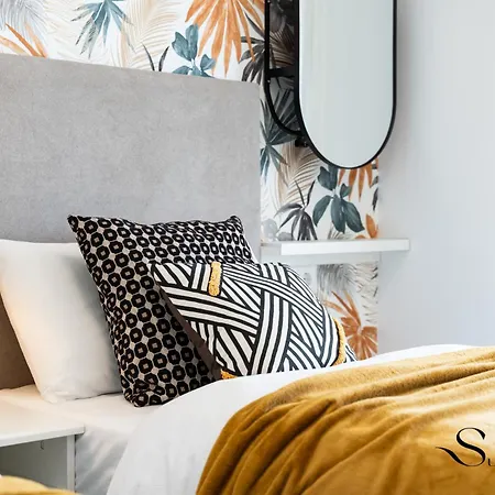 Daire Luxury Escape With Pools, Gym & Sauna *