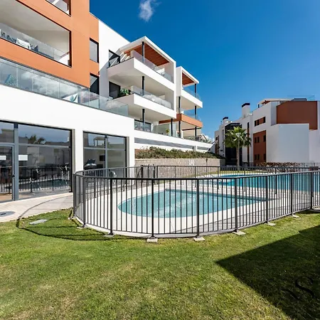 Daire Luxury Escape With Pools, Gym & Sauna