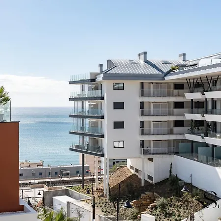 Luxury Escape With Pools, Gym & Sauna *