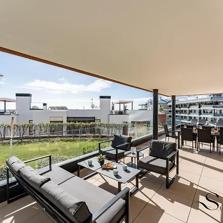 Daire Luxury Escape With Pools, Gym & Sauna *