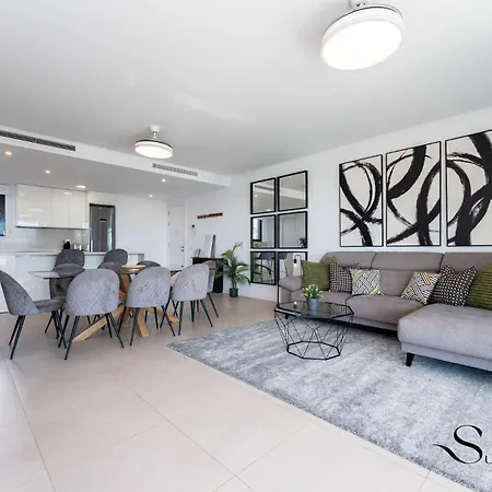 Luxury Escape With Pools, Gym & Sauna Daire