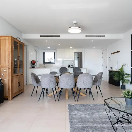 Luxury Escape With Pools, Gym & Sauna