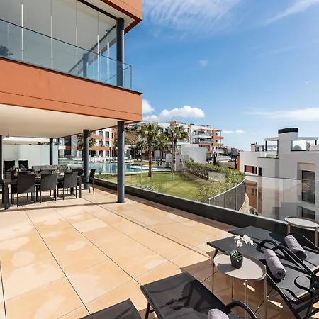 Daire Luxury Escape With Pools, Gym & Sauna