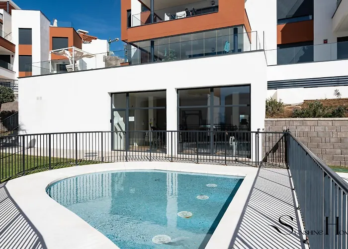 Luxury Escape With Pools, Gym & Sauna