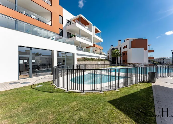 Daire Luxury Escape With Pools, Gym & Sauna