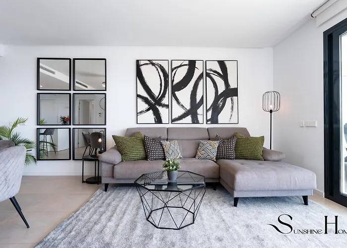 Daire Luxury Escape With Pools, Gym & Sauna Fuengirola