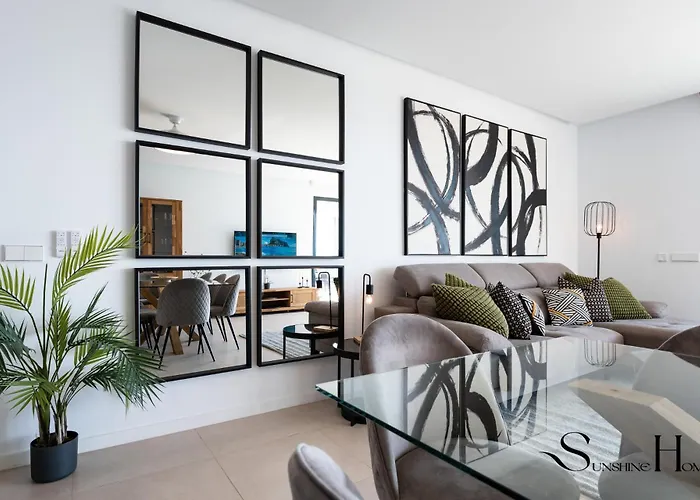 Luxury Escape With Pools, Gym & Sauna