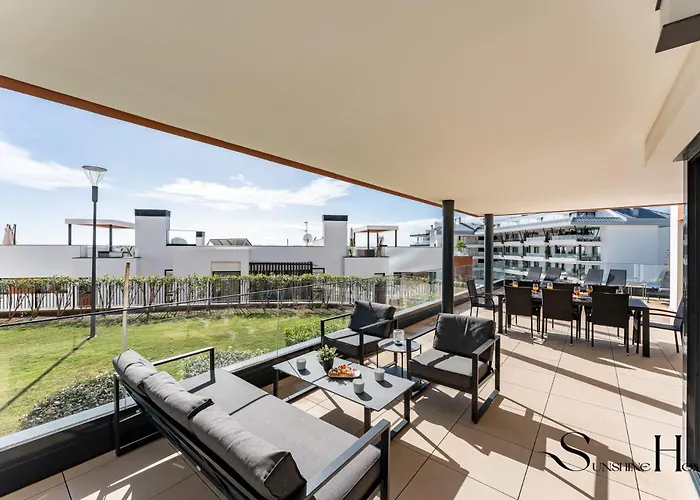 Daire Luxury Escape With Pools, Gym & Sauna *