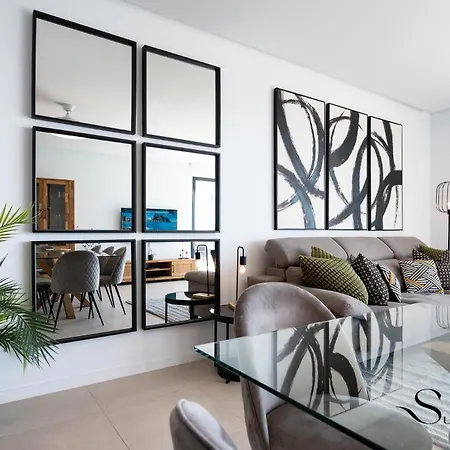 Luxury Escape With Pools, Gym & Sauna