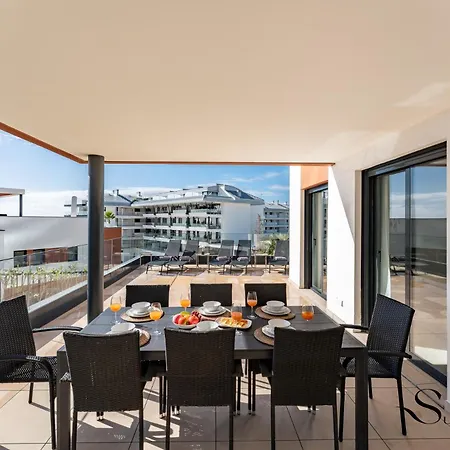 アパート Luxury Escape With Pools, Gym & Sauna