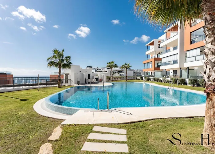 Luxury Escape With Pools, Gym & Sauna