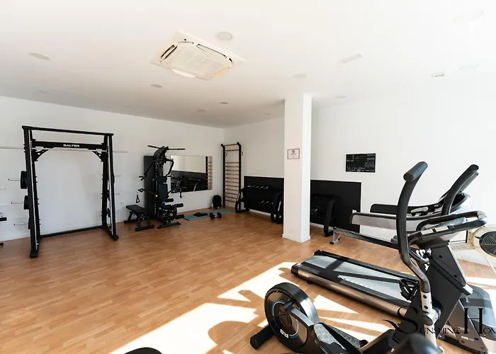 Luxury Escape With Pools, Gym & Sauna Apartment