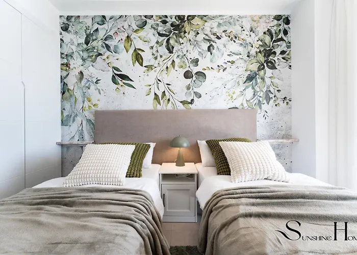 Luxury Escape With Pools, Gym & Sauna Apartment