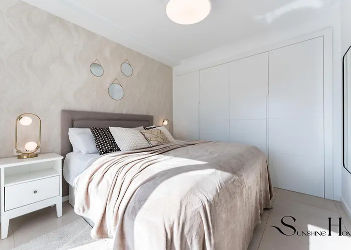 Apartment Luxury Escape With Pools, Gym & Sauna