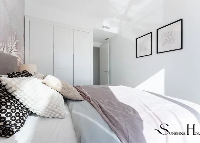 Apartment Luxury Escape With Pools, Gym & Sauna