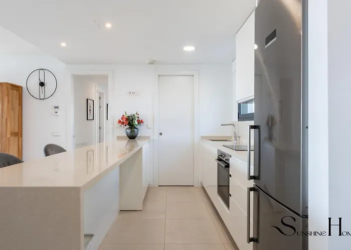 Luxury Escape With Pools, Gym & Sauna Apartment *