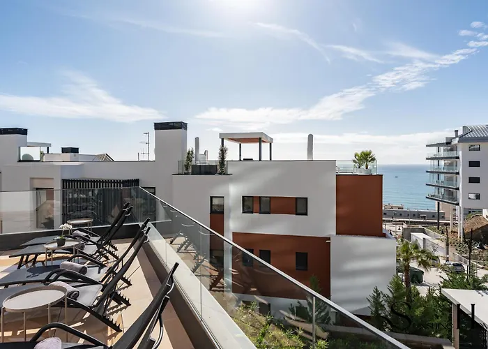 Apartment Luxury Escape With Pools, Gym & Sauna *