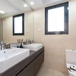 アパート Luxury Escape With Pools, Gym & Sauna フエンヒロラ