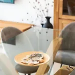 Luxury Escape With Pools, Gym & Sauna フエンヒロラ