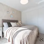 アパート Luxury Escape With Pools, Gym & Sauna