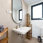 Luxury Escape With Pools, Gym & Sauna フエンヒロラ