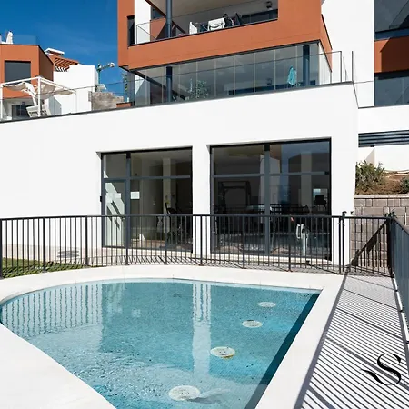 Luxury Escape With Pools, Gym & Sauna