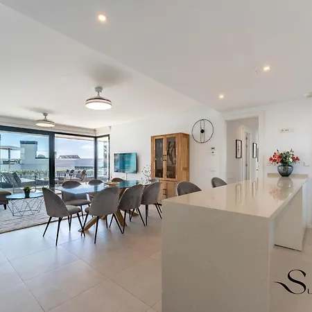 アパート Luxury Escape With Pools, Gym & Sauna *