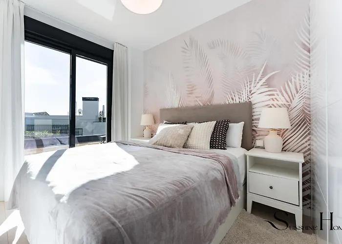 Luxury Escape With Pools, Gym & Sauna *