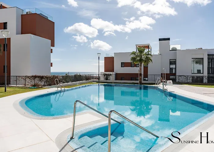 アパート Luxury Escape With Pools, Gym & Sauna フエンヒロラ