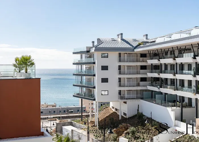 Luxury Escape With Pools, Gym & Sauna *