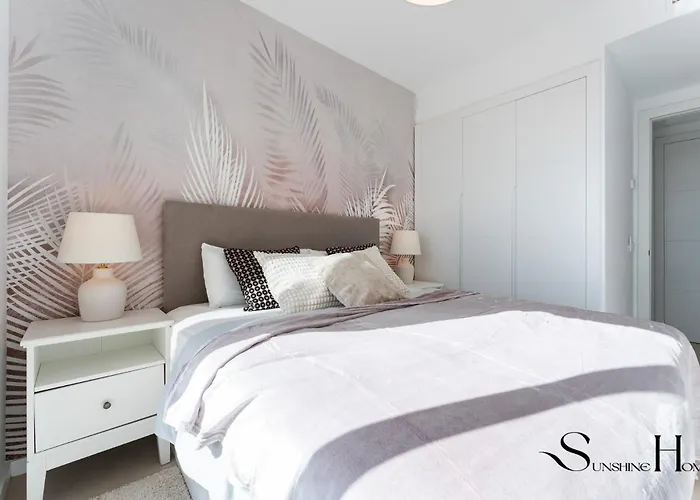 Luxury Escape With Pools, Gym & Sauna * フエンヒロラ