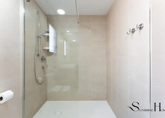 Luxury Escape With Pools, Gym & Sauna