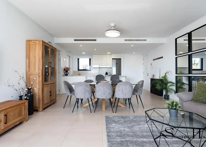 Luxury Escape With Pools, Gym & Sauna